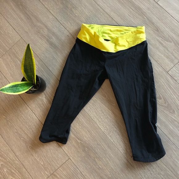 Lululemon Capris Leggings Ruffle Sides - Picture 2 of 8